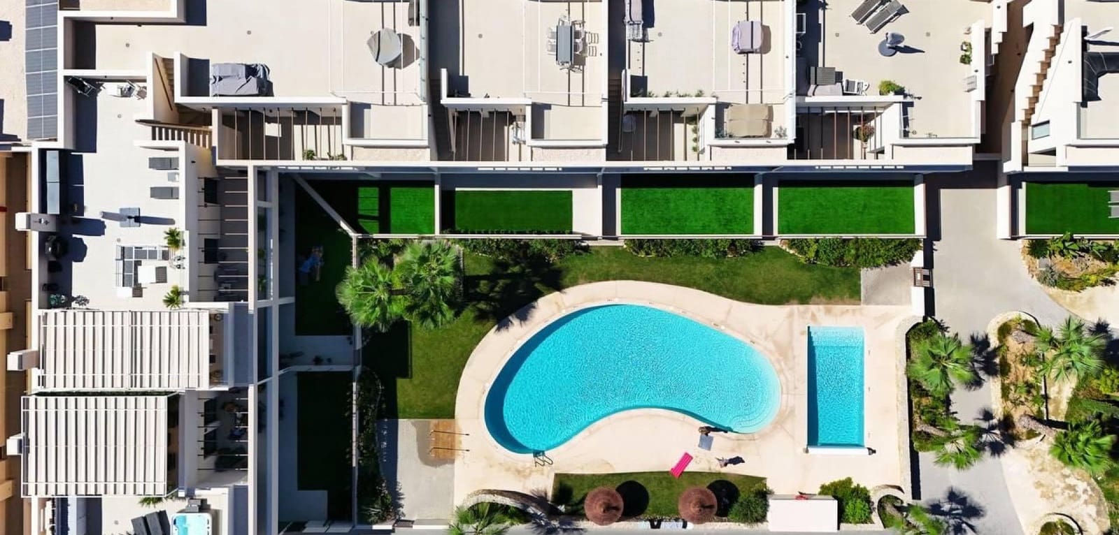 2 soveværelse Lejlighed til salg i Torrevieja med swimmingpool garage - € 379.000 (Ref: 9819014)