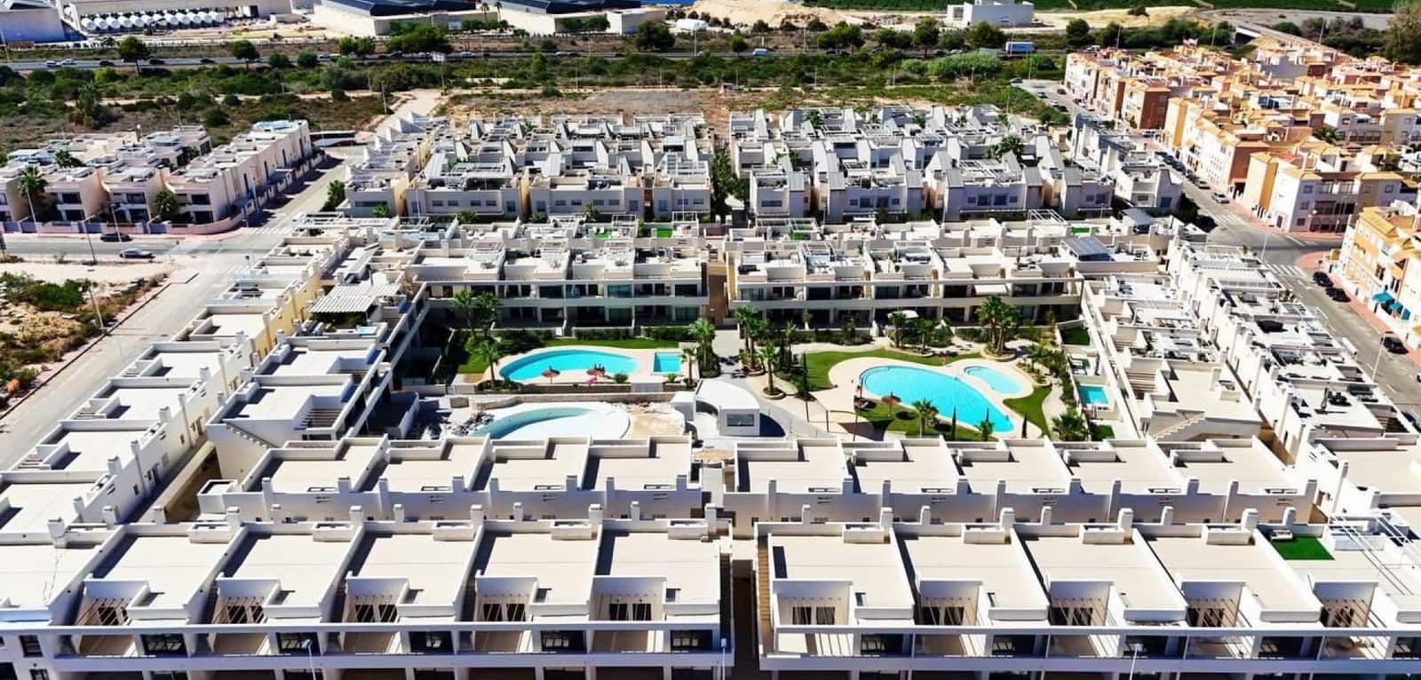 2 soveværelse Lejlighed til salg i Torrevieja med swimmingpool garage - € 379.000 (Ref: 9819014)