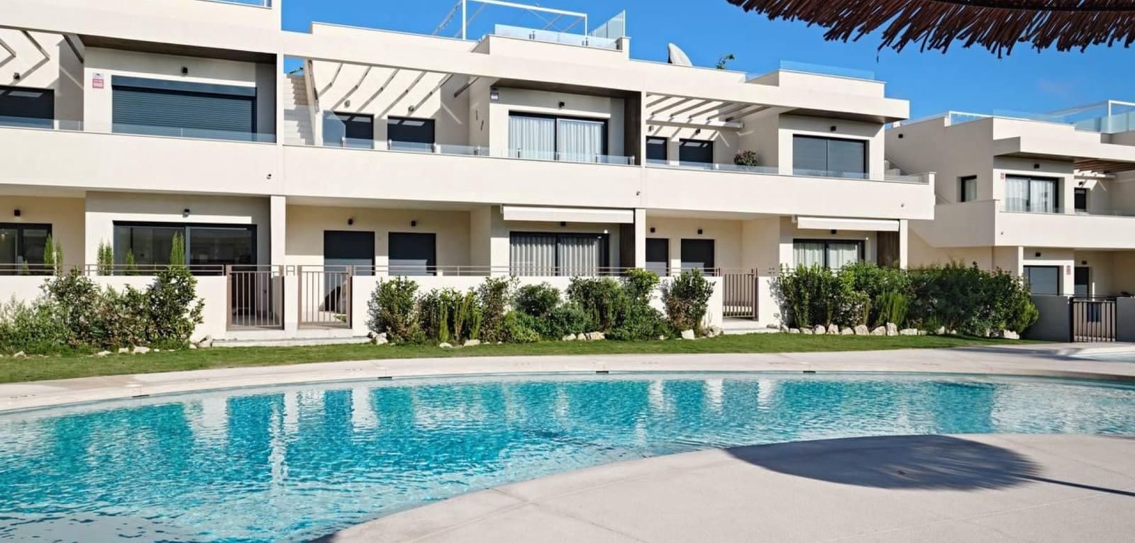 2 soveværelse Lejlighed til salg i Torrevieja med swimmingpool garage - € 379.000 (Ref: 9819014)