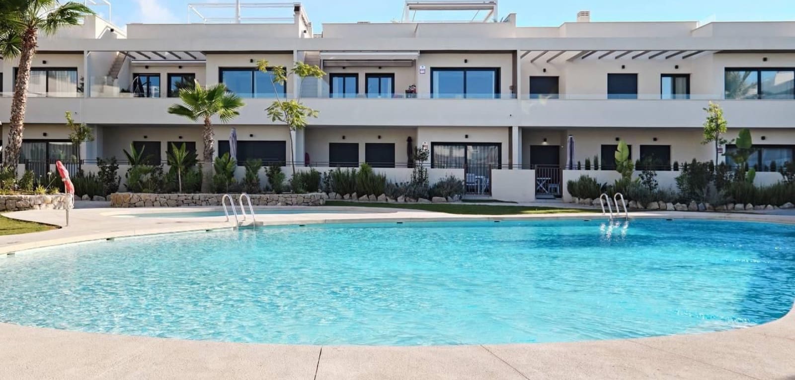 2 soveværelse Lejlighed til salg i Torrevieja med swimmingpool garage - € 379.000 (Ref: 9819014)