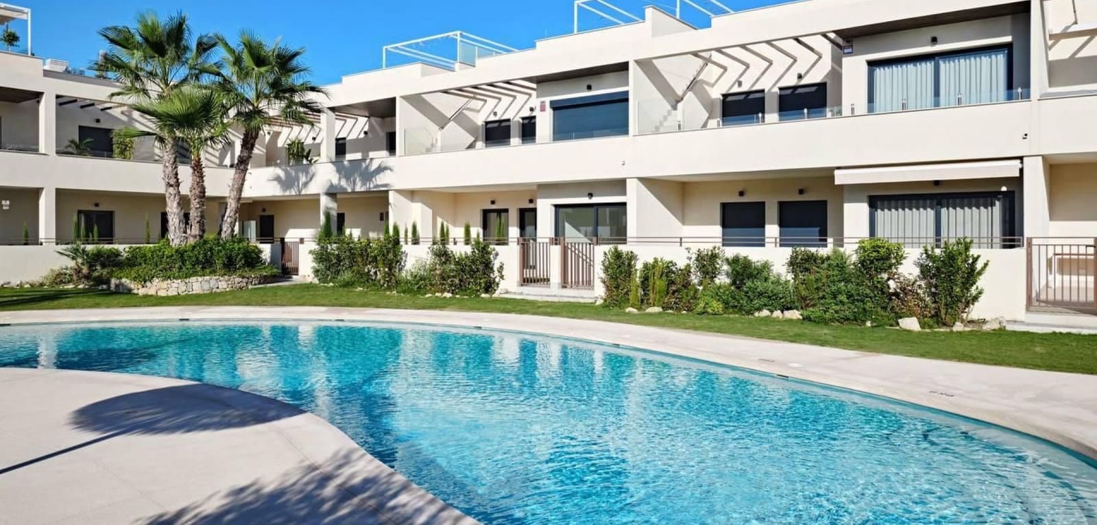 2 soveværelse Lejlighed til salg i Torrevieja med swimmingpool garage - € 379.000 (Ref: 9819014)