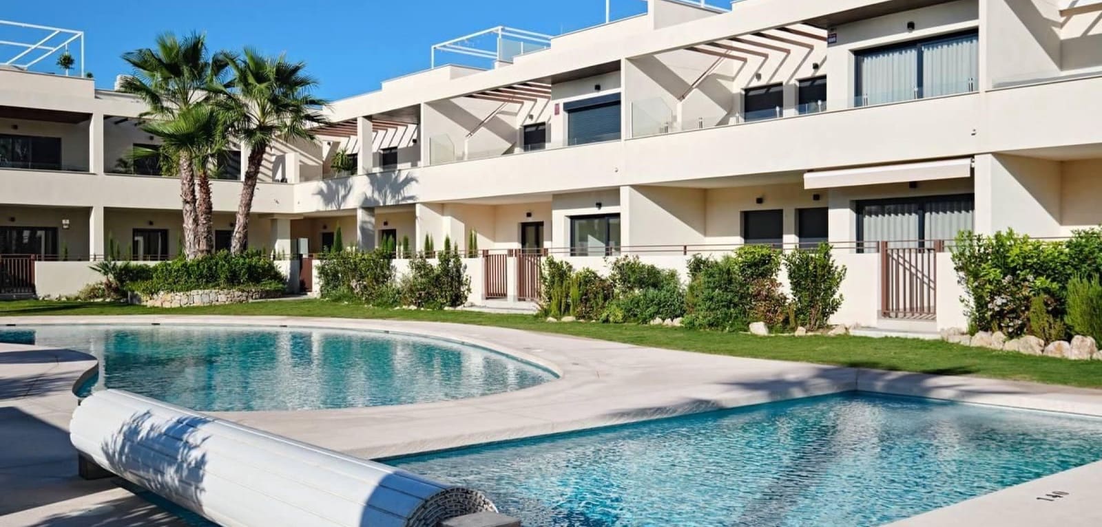 2 soveværelse Lejlighed til salg i Torrevieja med swimmingpool garage - € 379.000 (Ref: 9819014)