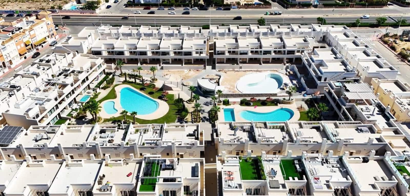 2 soveværelse Lejlighed til salg i Torrevieja med swimmingpool garage - € 379.000 (Ref: 9819014)