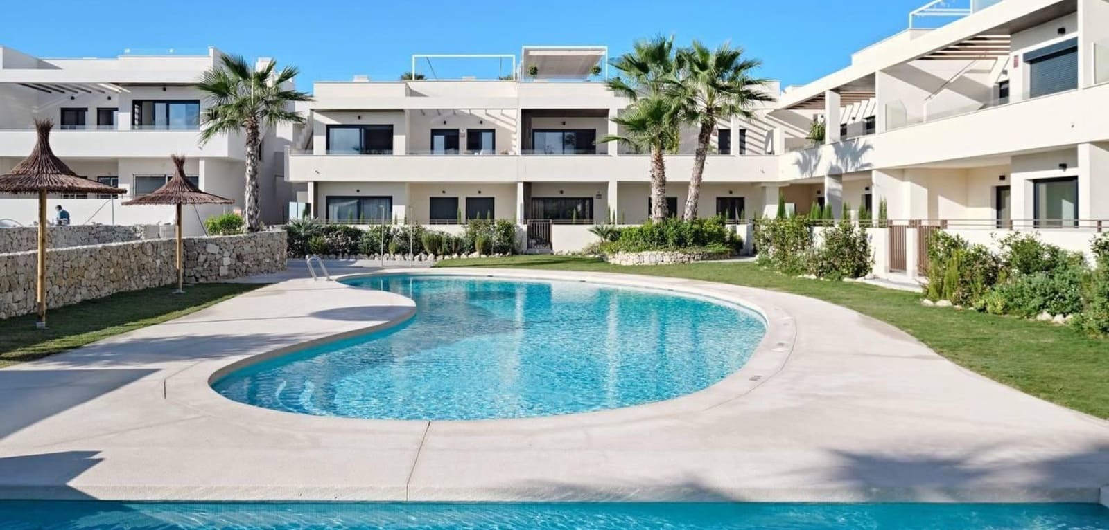 2 soveværelse Lejlighed til salg i Torrevieja med swimmingpool garage - € 379.000 (Ref: 9819014)