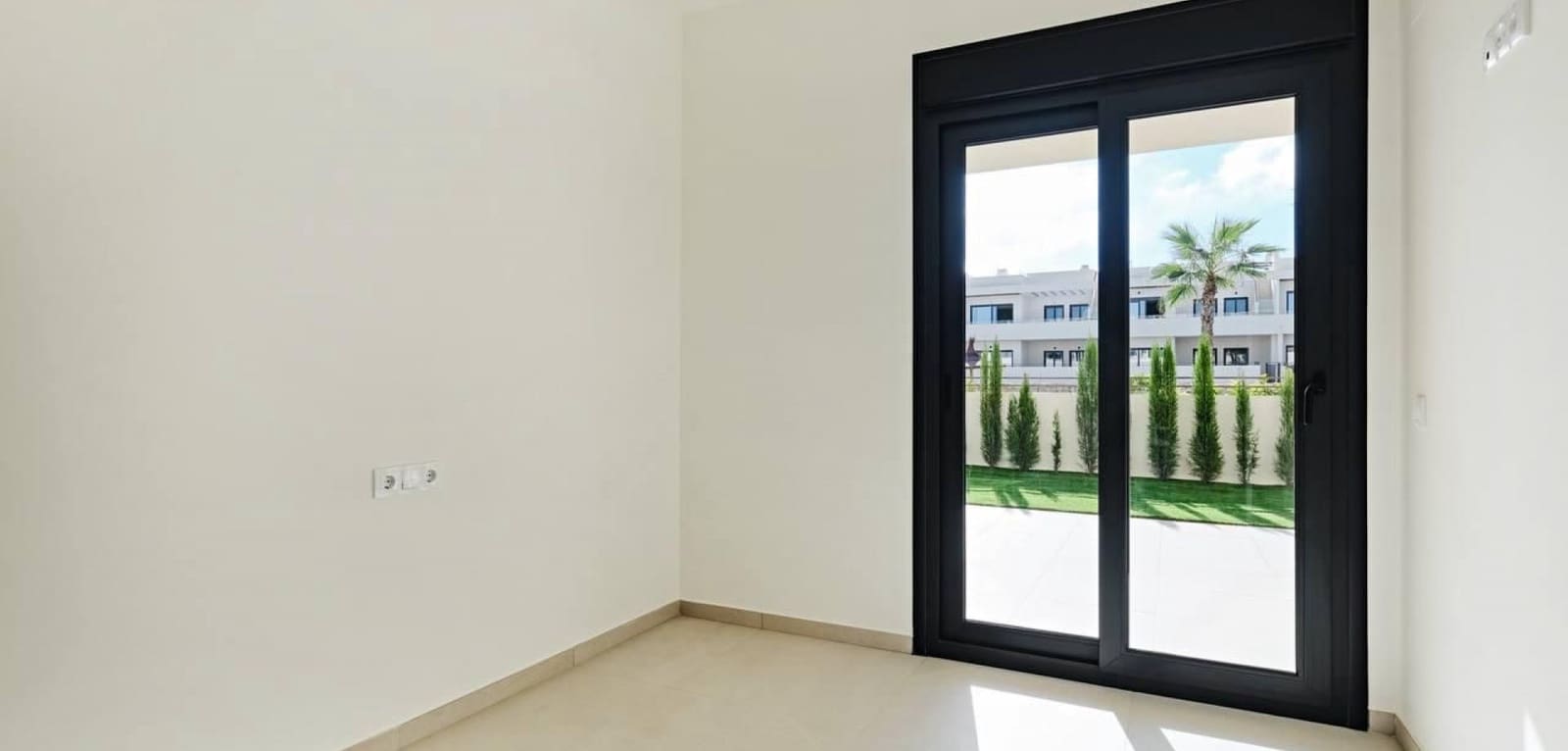 2 soveværelse Lejlighed til salg i Torrevieja med swimmingpool garage - € 379.000 (Ref: 9819014)