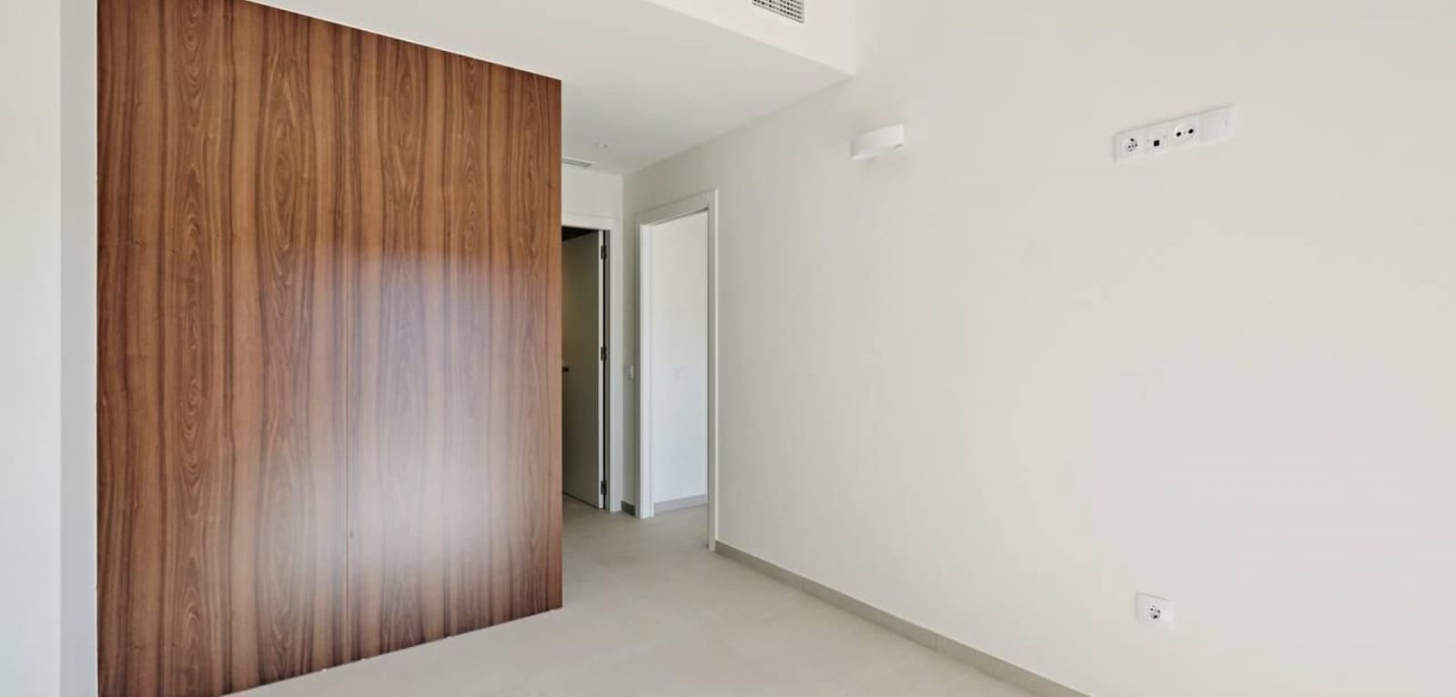 2 soveværelse Lejlighed til salg i Torrevieja med swimmingpool garage - € 379.000 (Ref: 9819014)