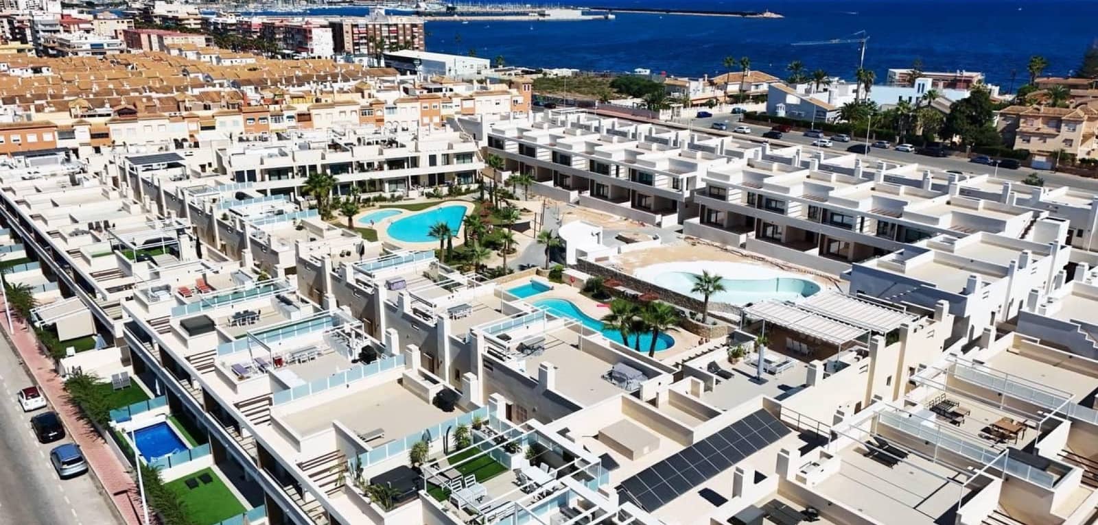 2 soveværelse Lejlighed til salg i Torrevieja med swimmingpool garage - € 379.000 (Ref: 9819014)