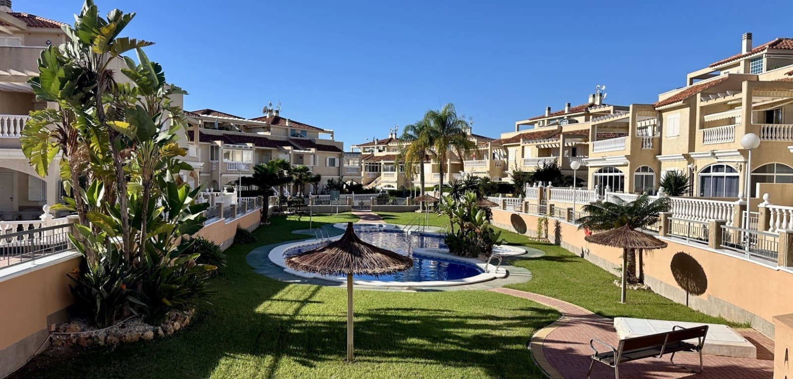 2 slaapkamer Appartement te koop in Orihuela Costa met zwembad - € 249.900 (Ref: 9819015)