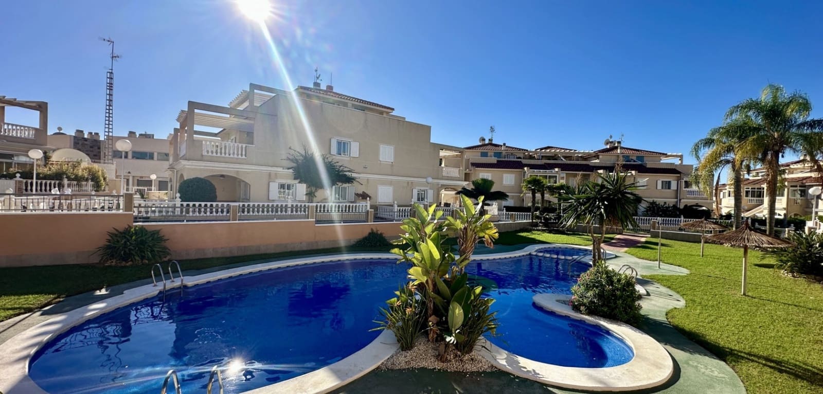 2 slaapkamer Appartement te koop in Orihuela Costa met zwembad - € 249.900 (Ref: 9819015)