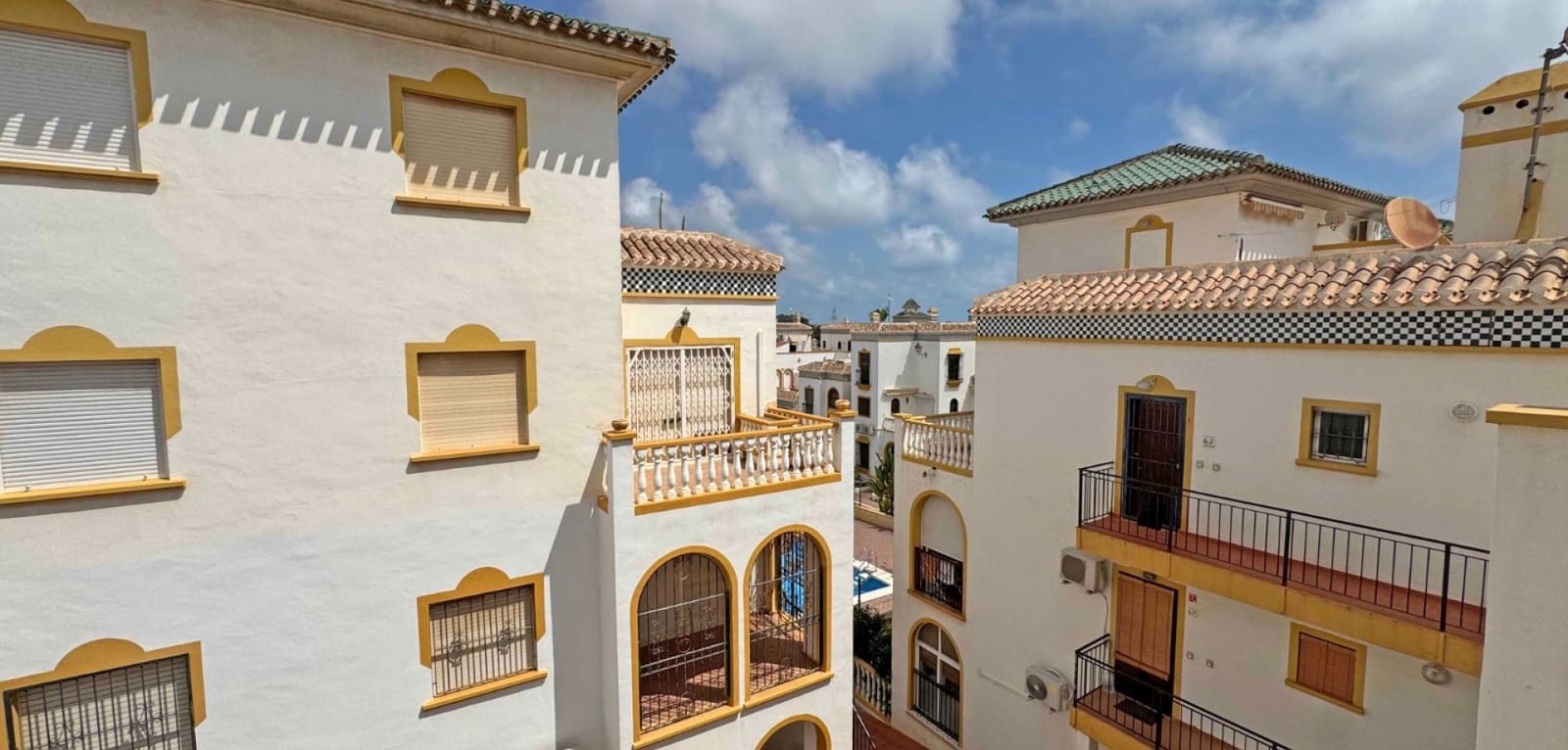 3 Zimmer Apartment zu verkaufen in Torrevieja mit Pool - 269.000 € (Ref: 9819033)