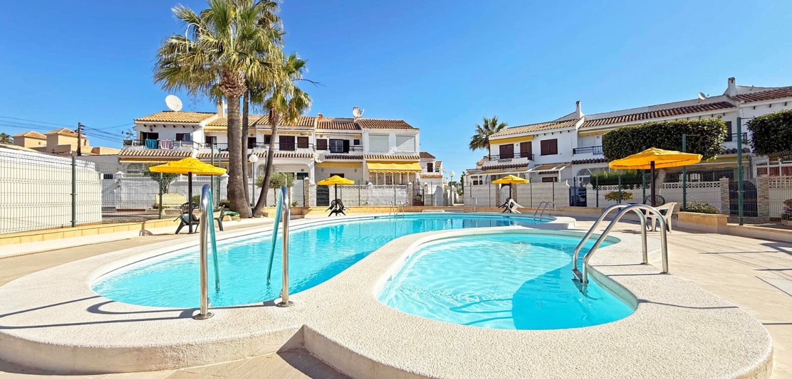 2 chambre Bungalow à vendre à Torrevieja avec piscine - 185 000 € (Ref: 9819038)