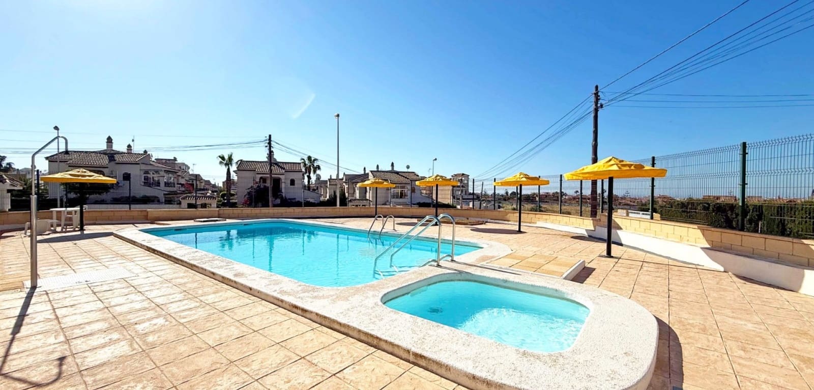 2 chambre Bungalow à vendre à Torrevieja avec piscine - 185 000 € (Ref: 9819038)