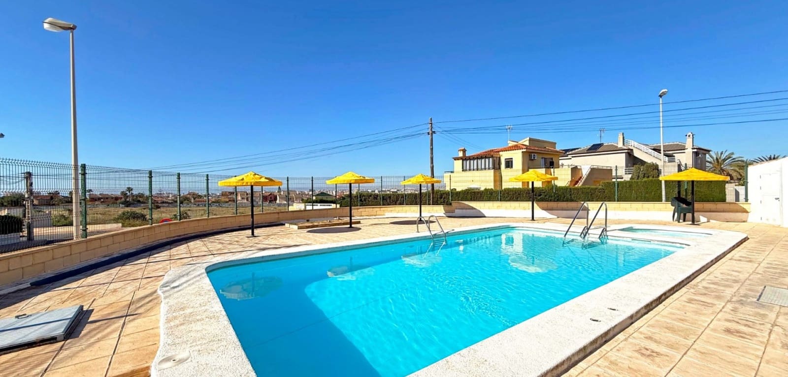 2 chambre Bungalow à vendre à Torrevieja avec piscine - 185 000 € (Ref: 9819038)