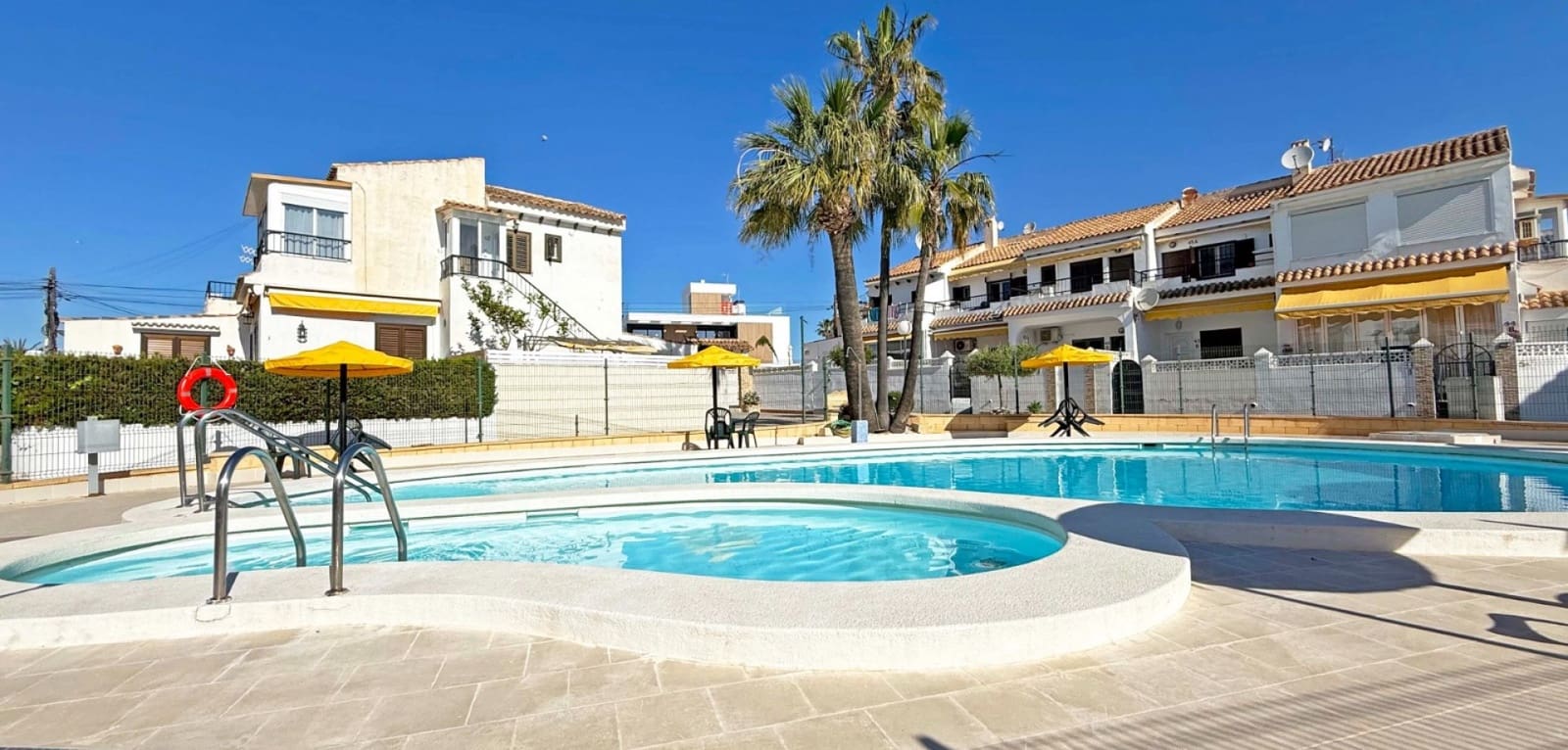 2 chambre Bungalow à vendre à Torrevieja avec piscine - 185 000 € (Ref: 9819038)