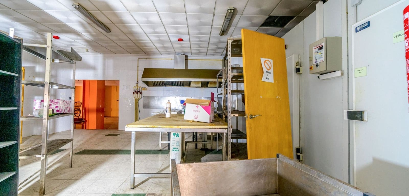 1 bedroom Commercial for sale in Torrevieja - € 420,000 (Ref: 9819041)