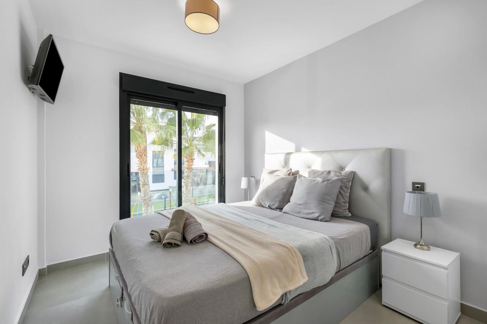 2 makuuhuone Bungalow myytävänä paikassa Torrevieja mukana uima-altaan 
autotalli - 269 900 € (Ref: 9819047)