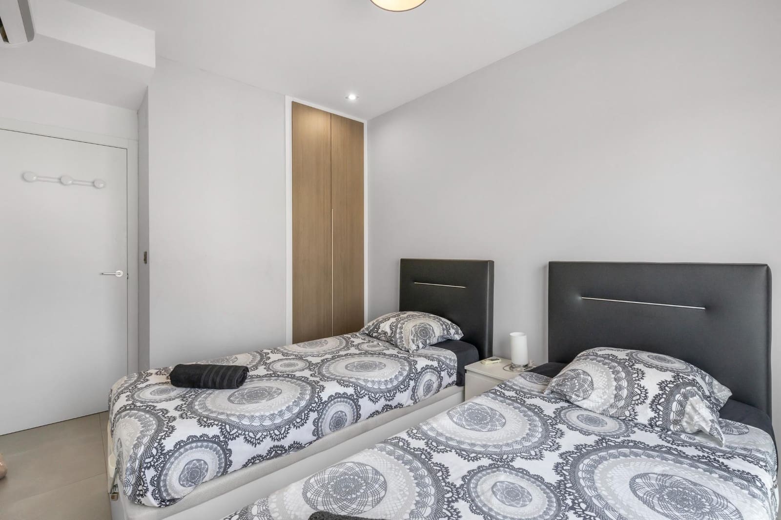2 makuuhuone Bungalow myytävänä paikassa Torrevieja mukana uima-altaan 
autotalli - 269 900 € (Ref: 9819047)