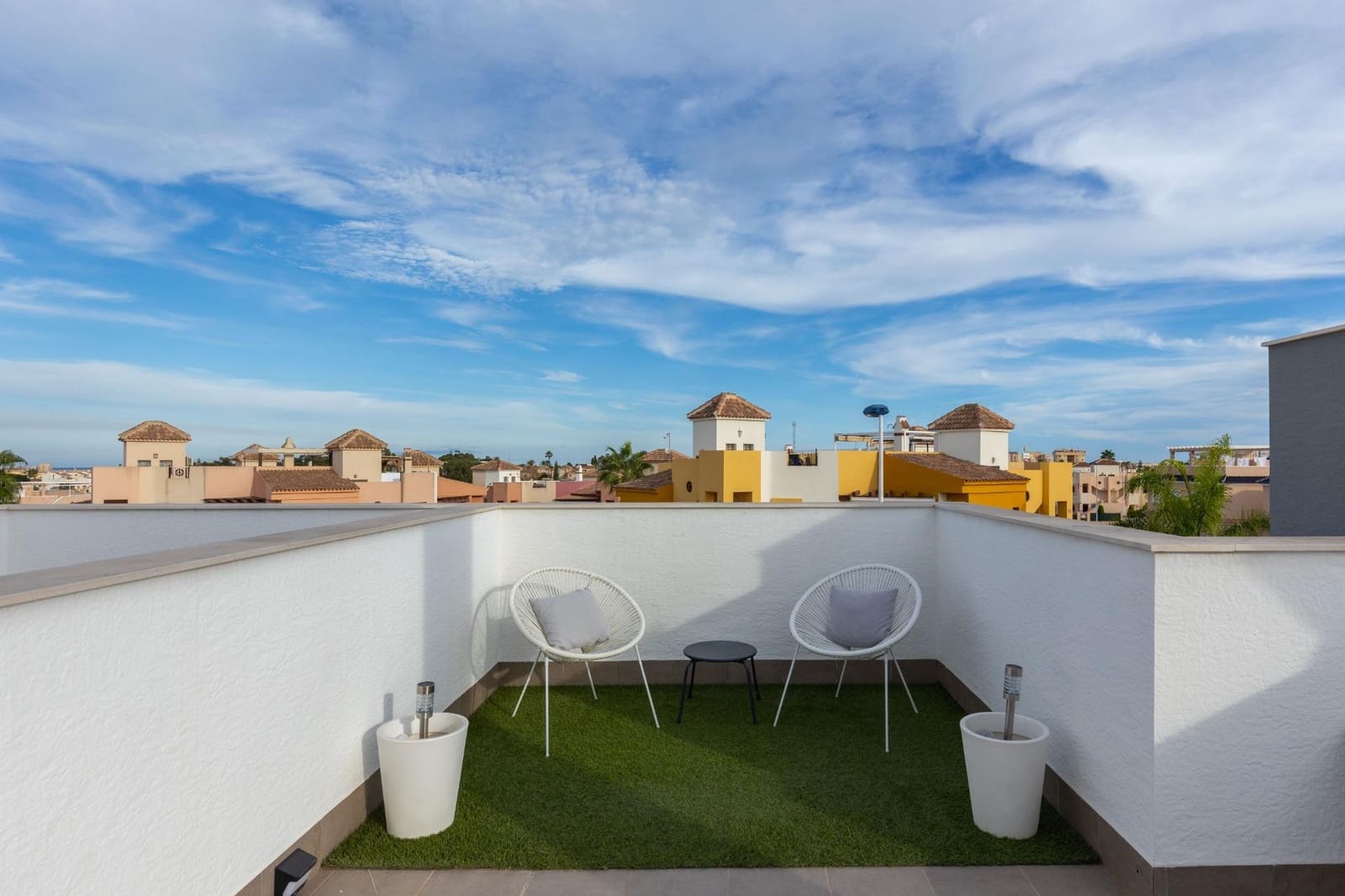 2 makuuhuone Bungalow myytävänä paikassa Torrevieja mukana uima-altaan 
autotalli - 269 900 € (Ref: 9819047)