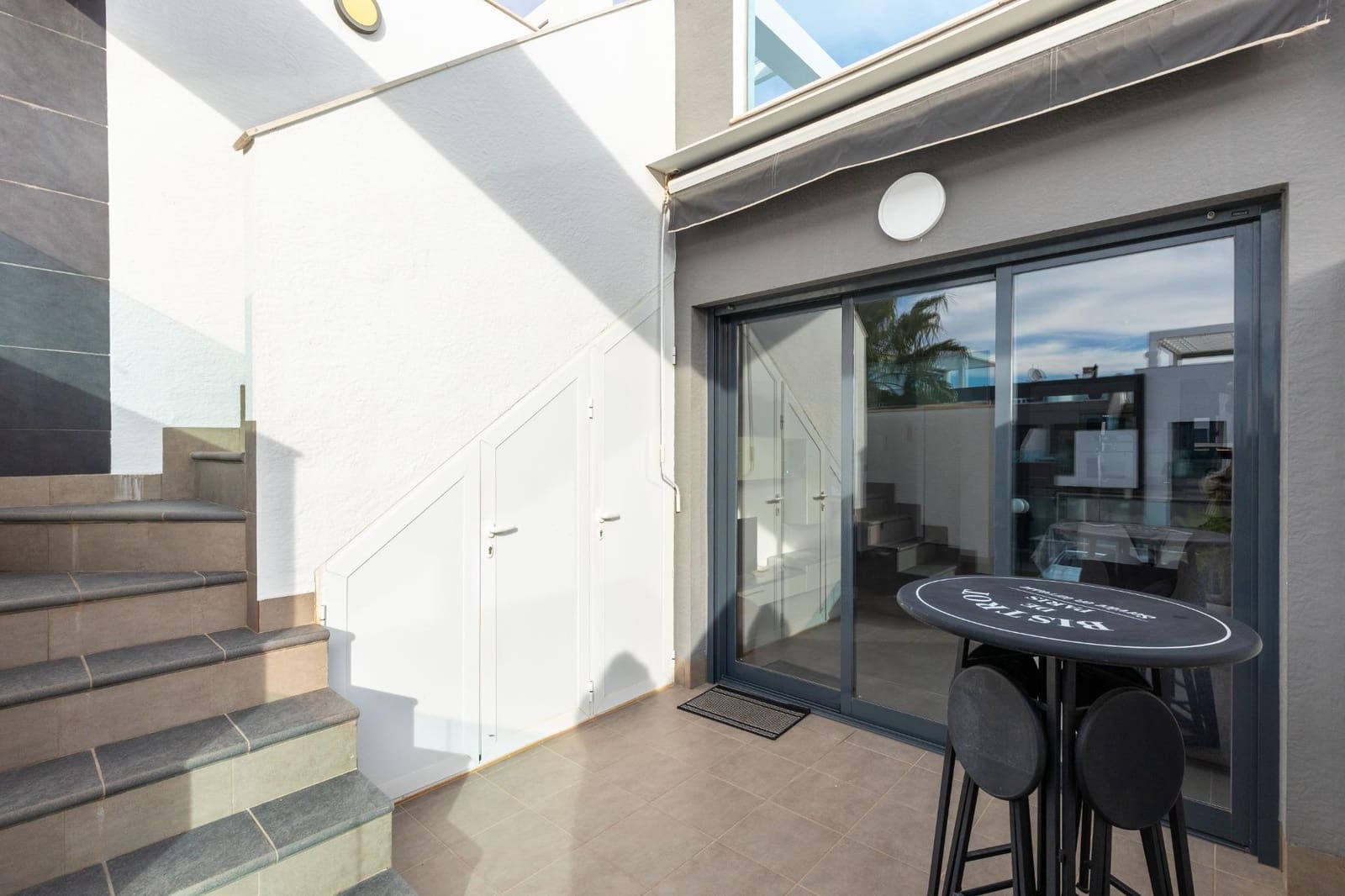 2 makuuhuone Bungalow myytävänä paikassa Torrevieja mukana uima-altaan 
autotalli - 269 900 € (Ref: 9819047)