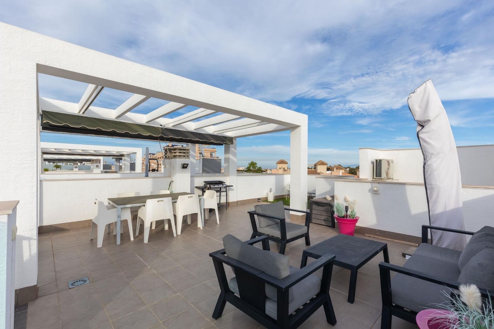 2 makuuhuone Bungalow myytävänä paikassa Torrevieja mukana uima-altaan 
autotalli - 269 900 € (Ref: 9819047)