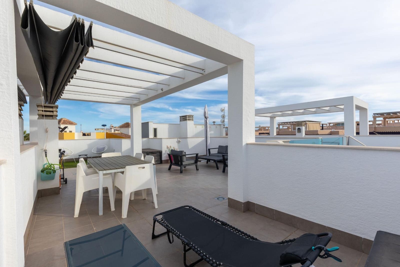 2 makuuhuone Bungalow myytävänä paikassa Torrevieja mukana uima-altaan 
autotalli - 269 900 € (Ref: 9819047)