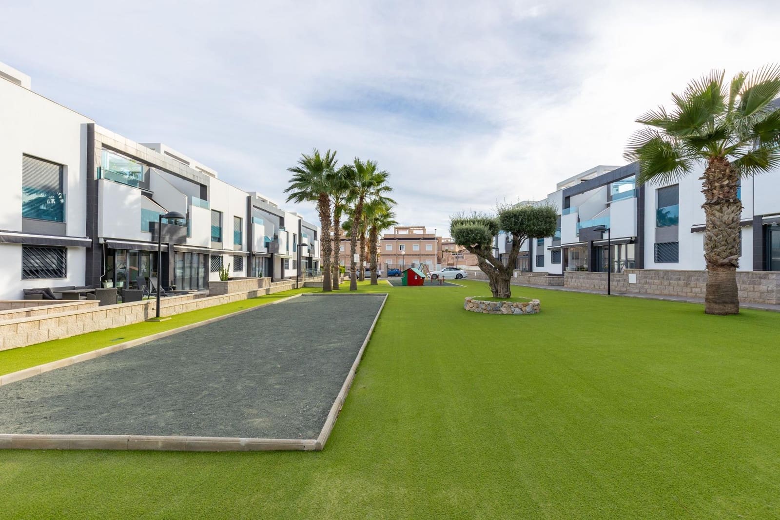 2 makuuhuone Bungalow myytävänä paikassa Torrevieja mukana uima-altaan 
autotalli - 269 900 € (Ref: 9819047)