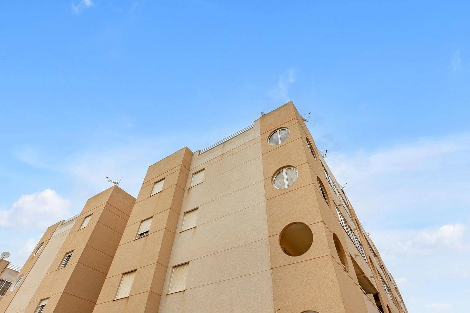 2 sovrum Lägenhet till salu i Torrevieja med pool - 111 500 € (Ref: 9819048)