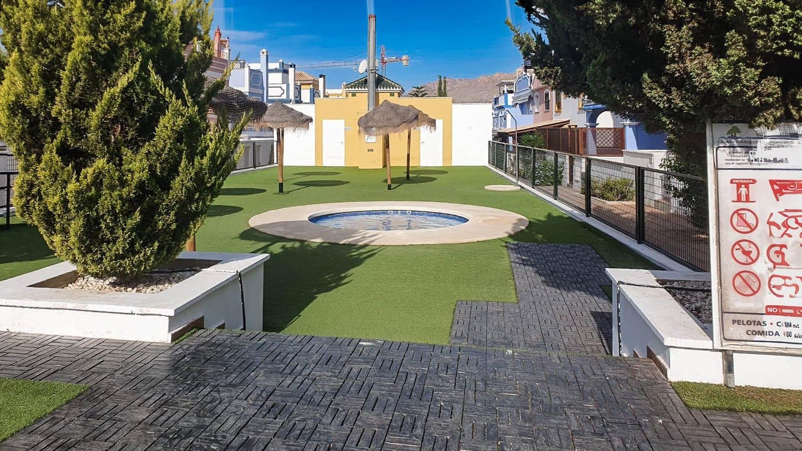 Chalet de 3 habitaciones en San Juan de los Terreros en venta con piscina - 299.000 € (Ref: 9819059)