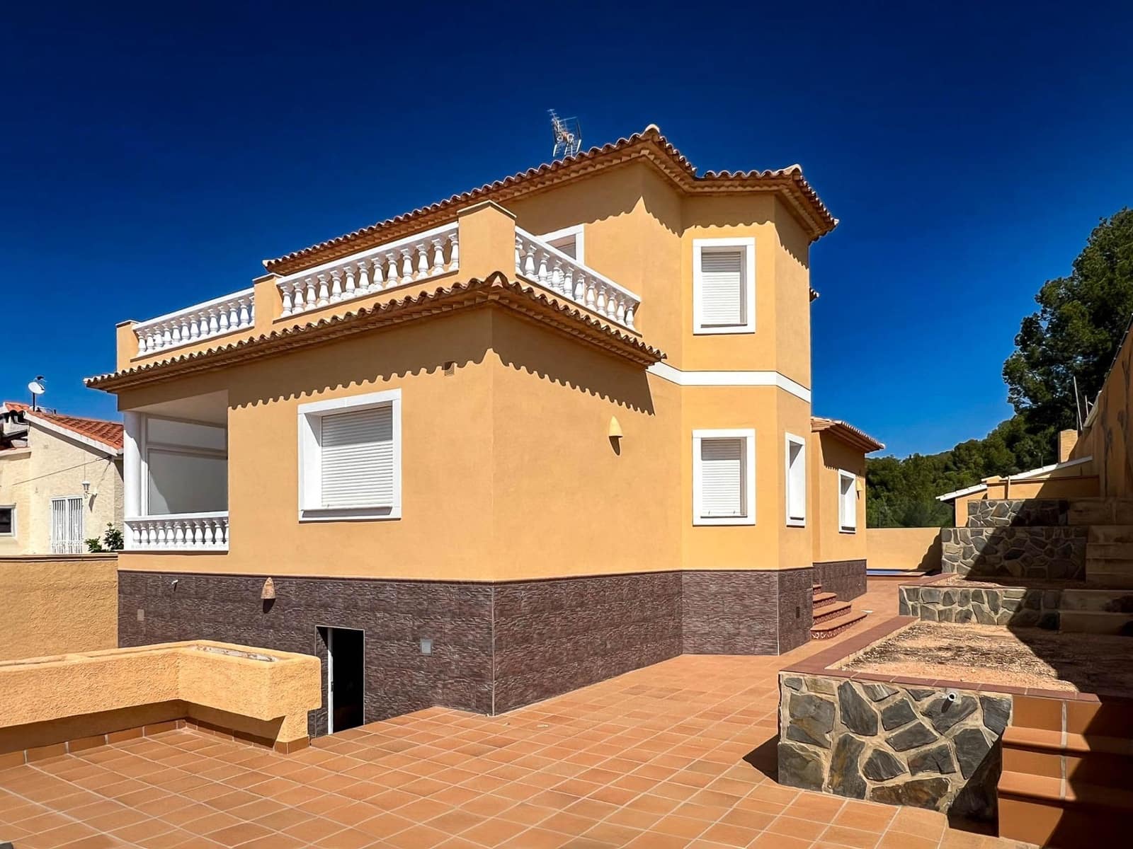 4 soveværelse Villa til salg i Alfaz del Pi / L'Alfas del Pi med swimmingpool garage - € 745.000 (Ref: 9819061)