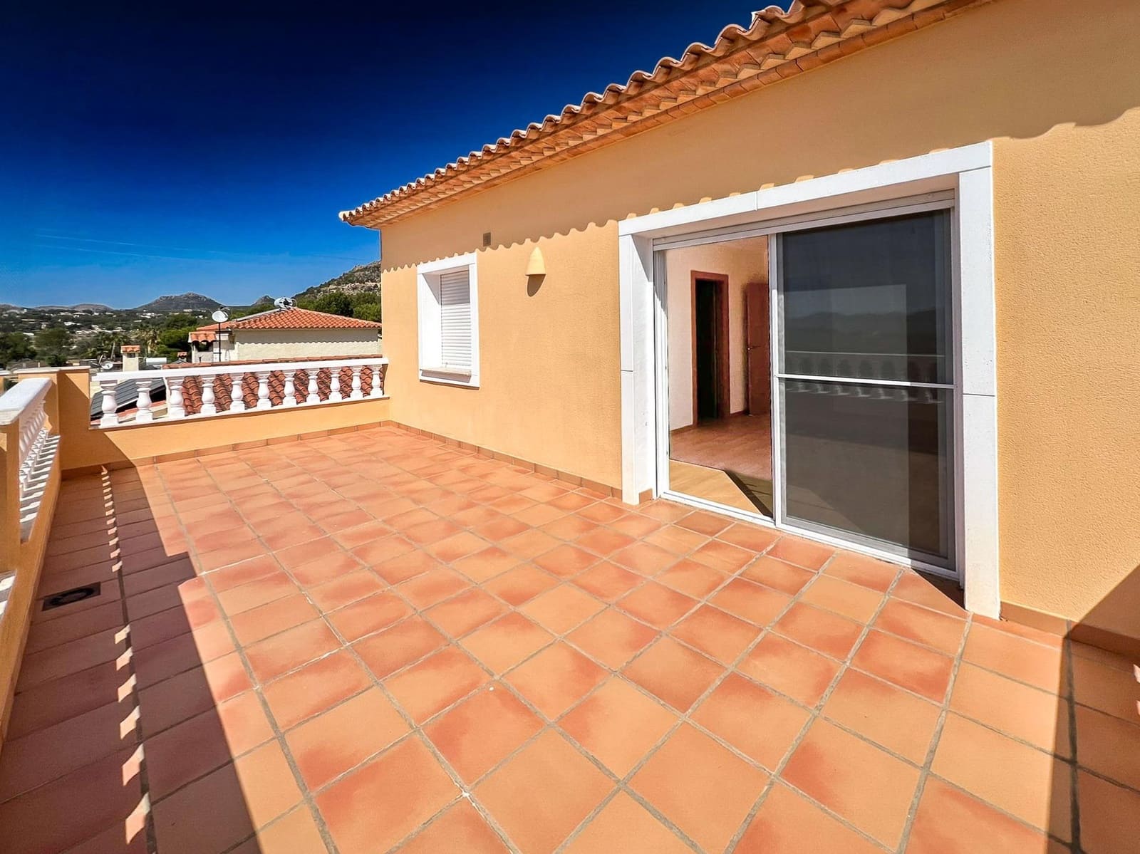4 soveværelse Villa til salg i Alfaz del Pi / L'Alfas del Pi med swimmingpool garage - € 745.000 (Ref: 9819061)