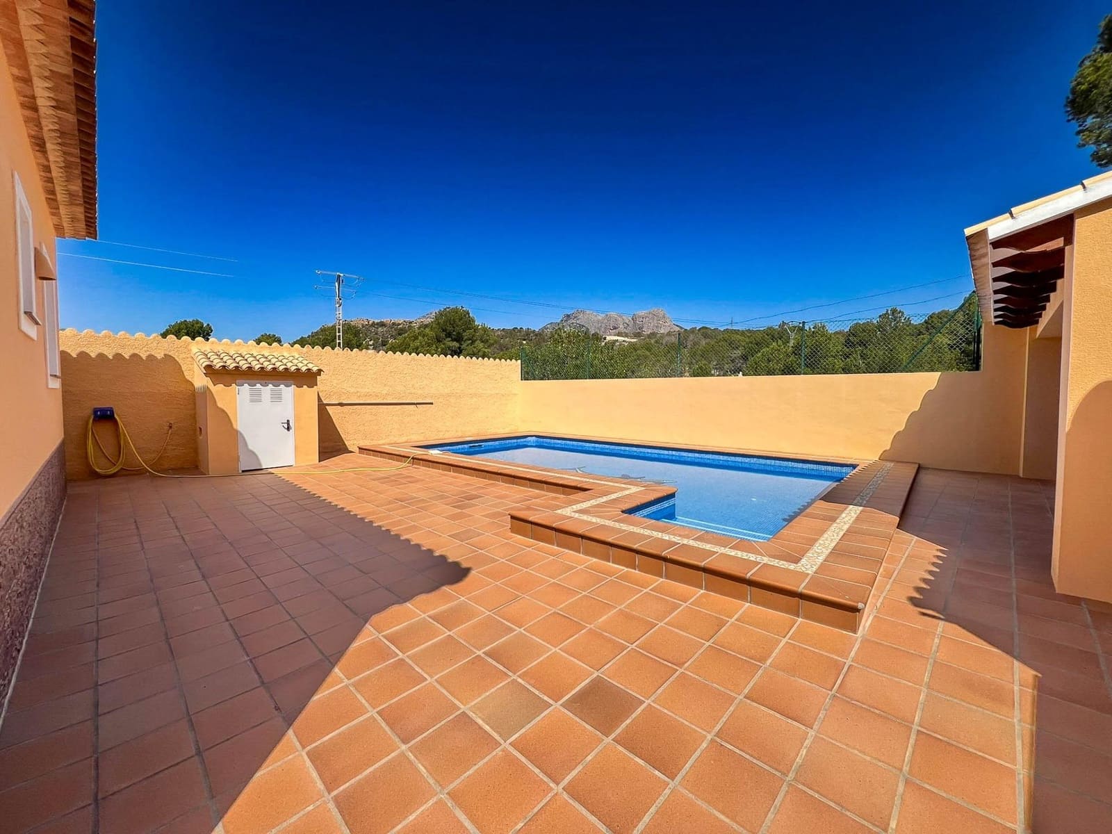 4 soveværelse Villa til salg i Alfaz del Pi / L'Alfas del Pi med swimmingpool garage - € 745.000 (Ref: 9819061)