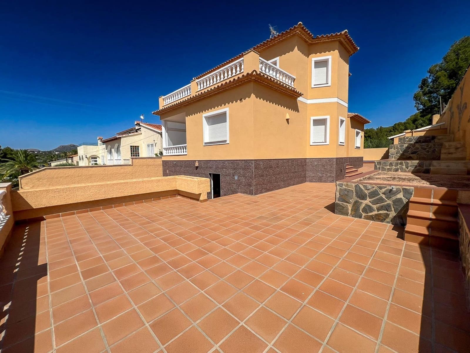 4 soveværelse Villa til salg i Alfaz del Pi / L'Alfas del Pi med swimmingpool garage - € 745.000 (Ref: 9819061)