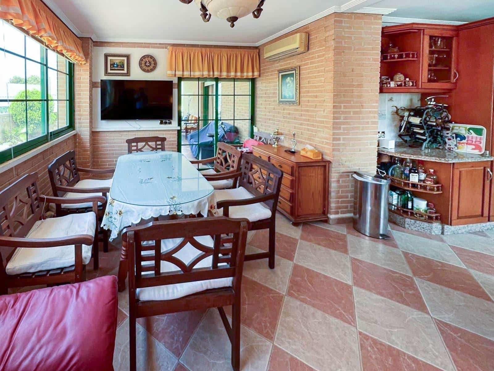 8 slaapkamer Villa te koop in Benidorm met zwembad - € 945.000 (Ref: 9819069)