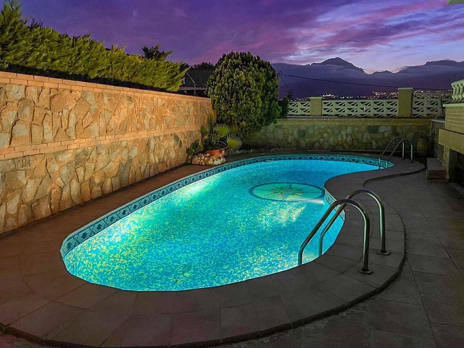 8 slaapkamer Villa te koop in Benidorm met zwembad - € 945.000 (Ref: 9819069)