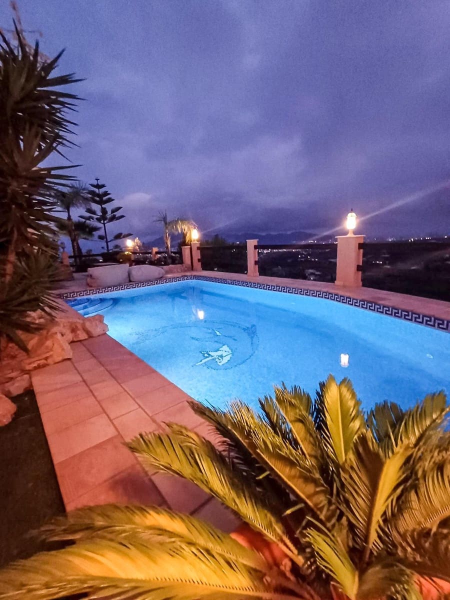 3 soveværelse Villa til salg i Alfaz del Pi / L'Alfas del Pi med swimmingpool garage - € 950.000 (Ref: 9819070)
