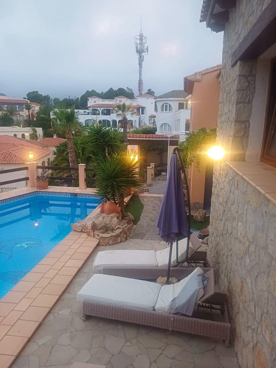 3 soveværelse Villa til salg i Alfaz del Pi / L'Alfas del Pi med swimmingpool garage - € 950.000 (Ref: 9819070)