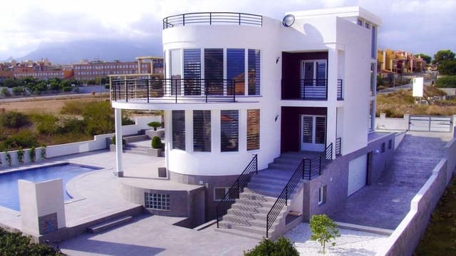 5 slaapkamer Villa te koop in Pueblo - Urbanizaciones, Alfaz del Pi / L'Alfàs del Pi met zwembad garage - € 1.250.000 (Ref: 9819072)