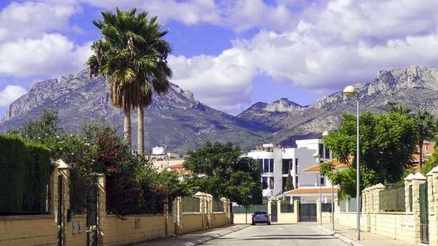 5 slaapkamer Villa te koop in Pueblo - Urbanizaciones, Alfaz del Pi / L'Alfàs del Pi met zwembad garage - € 1.250.000 (Ref: 9819072)