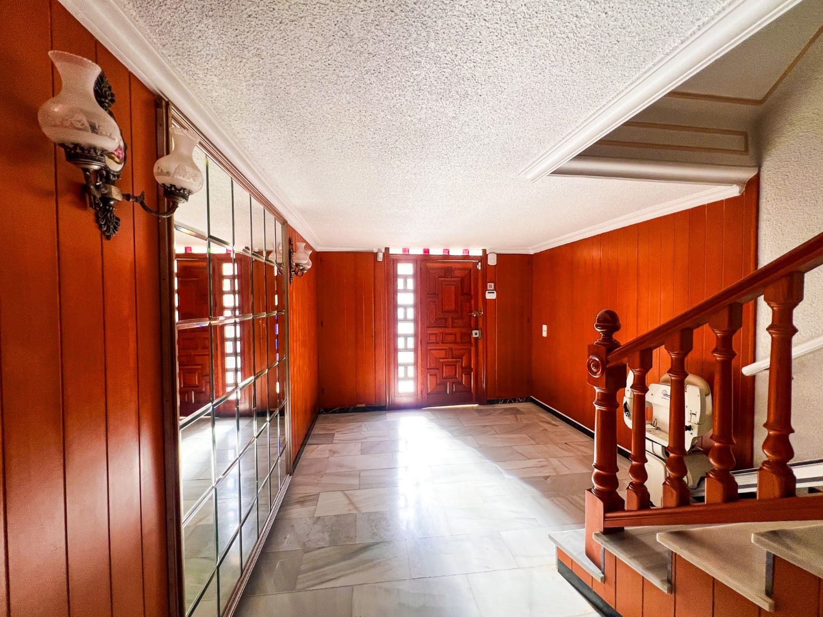 Casa de 5 habitaciones en Guardamar del Segura en venta con garaje - 380.000 € (Ref: 9819417)