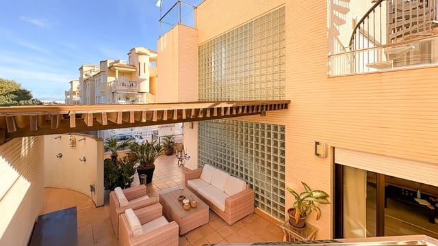 4 soverom Villa til salgs i El Moncayo, Guardamar del Segura med svømmebasseng garasje - € 950 000 (Ref: 9819419)
