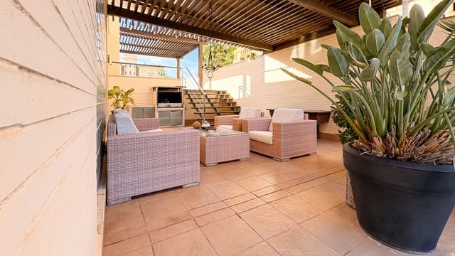 4 soverom Villa til salgs i El Moncayo, Guardamar del Segura med svømmebasseng garasje - € 950 000 (Ref: 9819419)