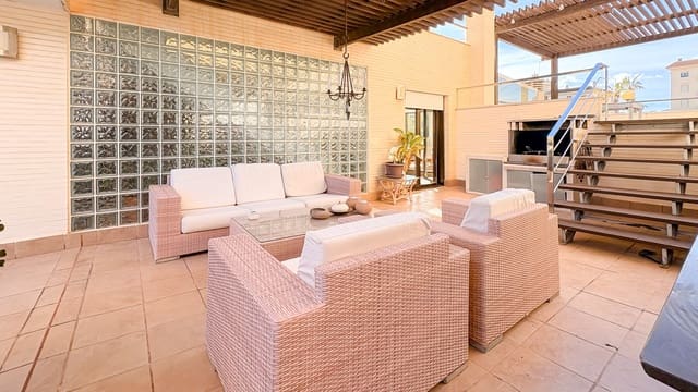 4 soverom Villa til salgs i El Moncayo, Guardamar del Segura med svømmebasseng garasje - € 950 000 (Ref: 9819419)