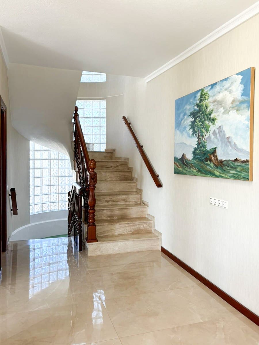 5 bedroom Villa for sale in Ciudad Quesada with pool garage - € 630,000 (Ref: 9819426)