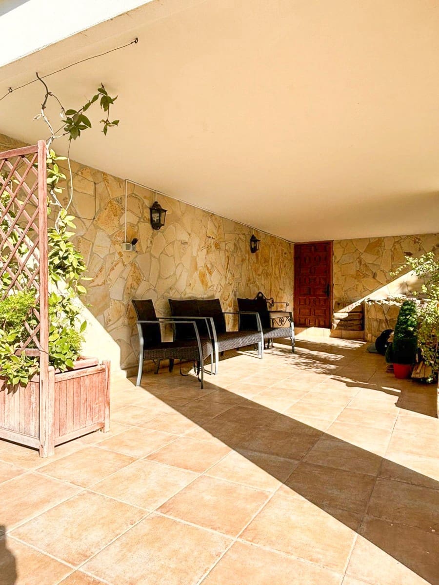 5 bedroom Villa for sale in Ciudad Quesada with pool garage - € 630,000 (Ref: 9819426)