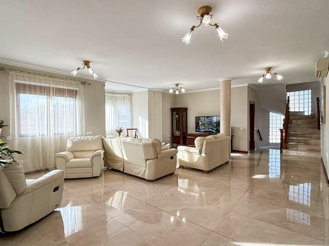 5 bedroom Villa for sale in Ciudad Quesada, Rojales with pool garage - € 630,000 (Ref: 9819426)