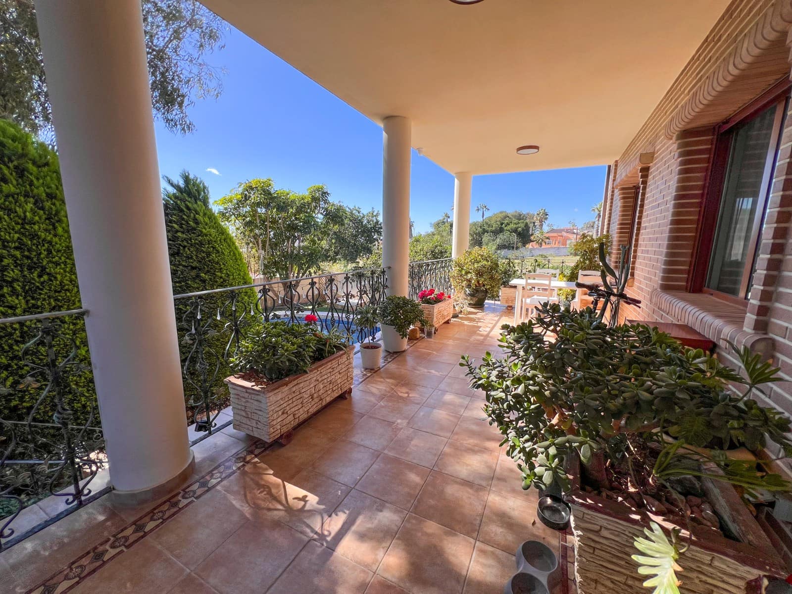 5 bedroom Villa for sale in Ciudad Quesada with pool garage - € 630,000 (Ref: 9819426)