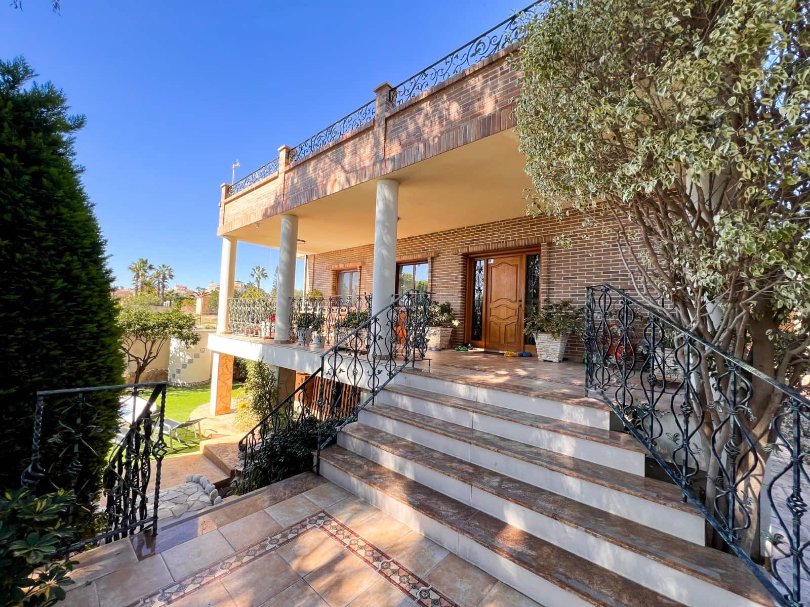 5 bedroom Villa for sale in Ciudad Quesada with pool garage - € 630,000 (Ref: 9819426)