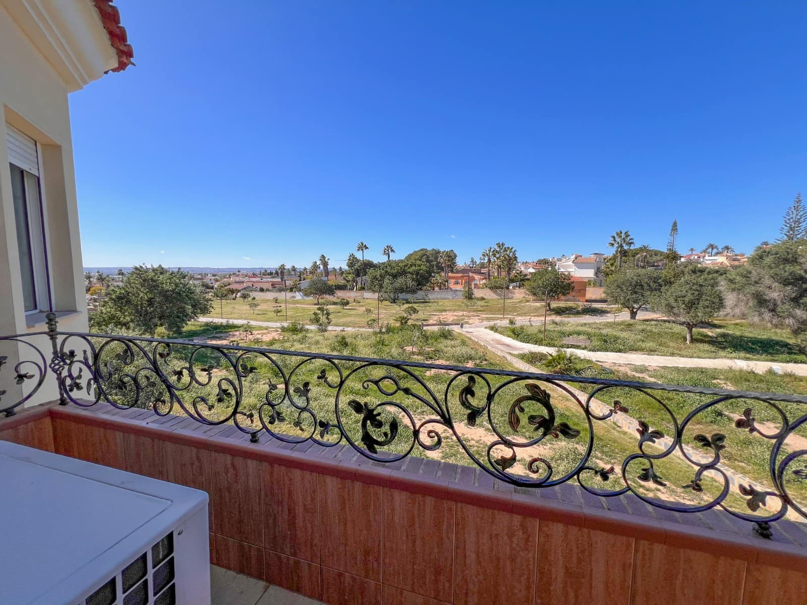 5 bedroom Villa for sale in Ciudad Quesada with pool garage - € 630,000 (Ref: 9819426)