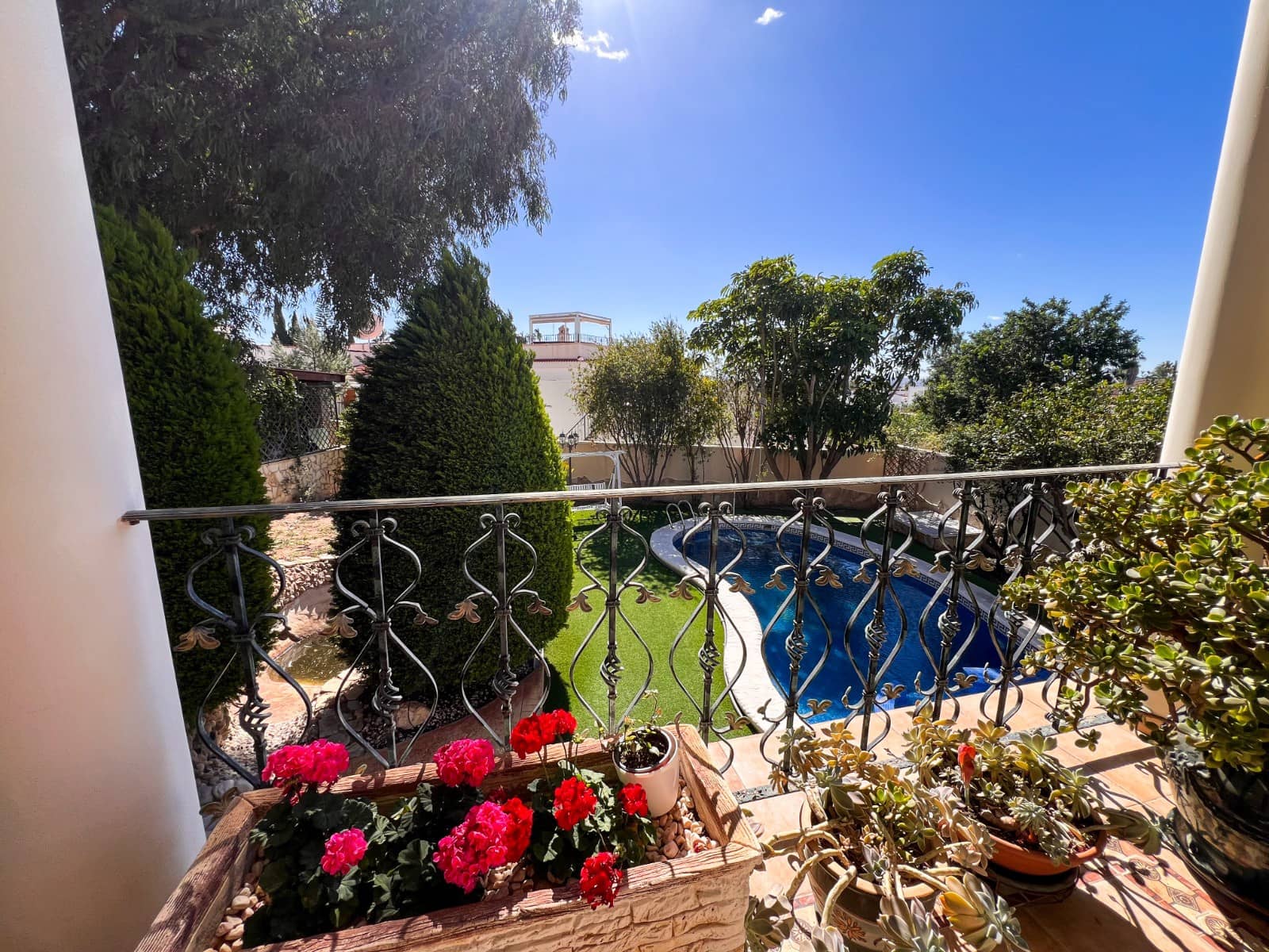5 bedroom Villa for sale in Ciudad Quesada with pool garage - € 630,000 (Ref: 9819426)