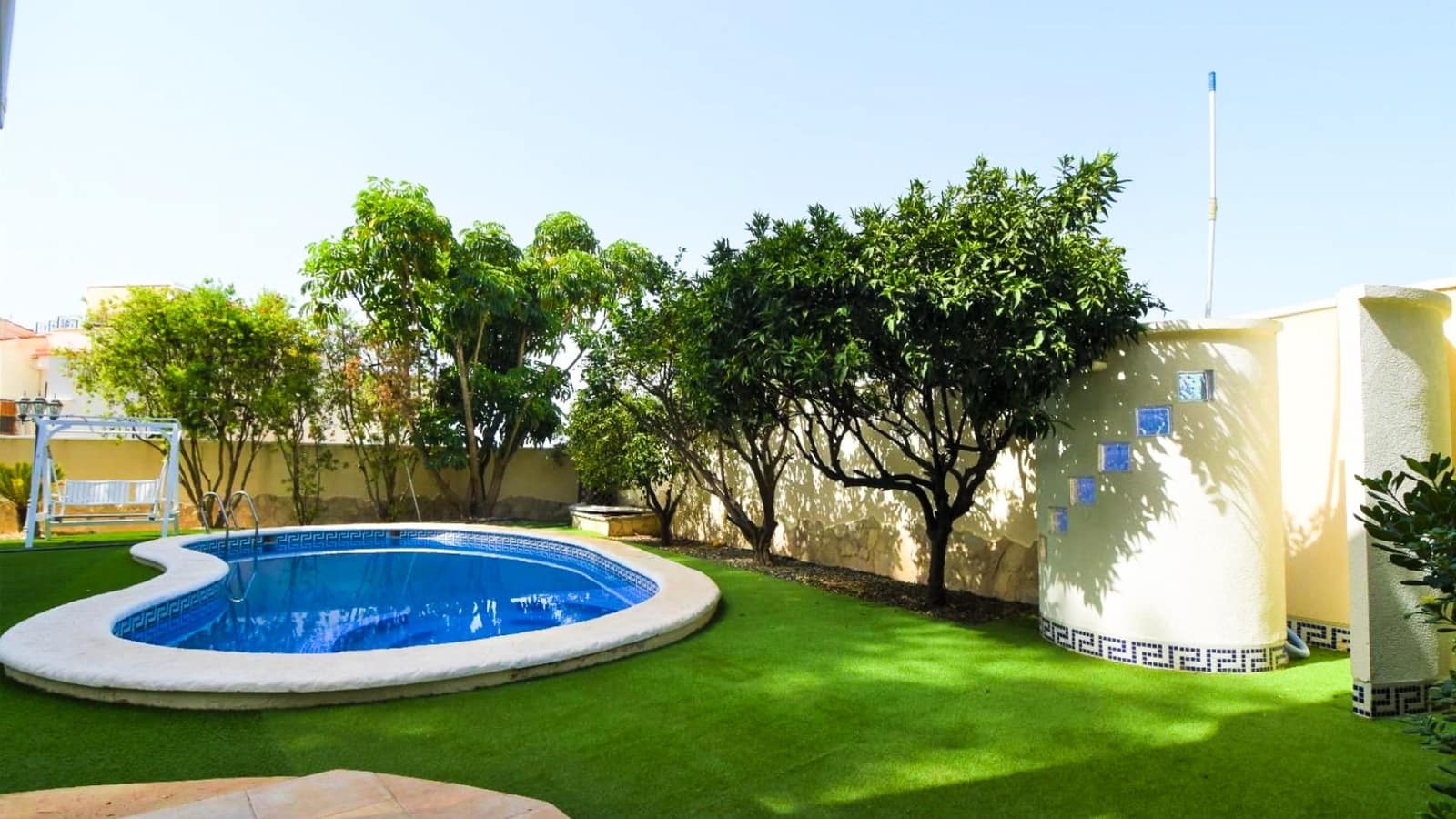 5 bedroom Villa for sale in Ciudad Quesada with pool garage - € 630,000 (Ref: 9819426)
